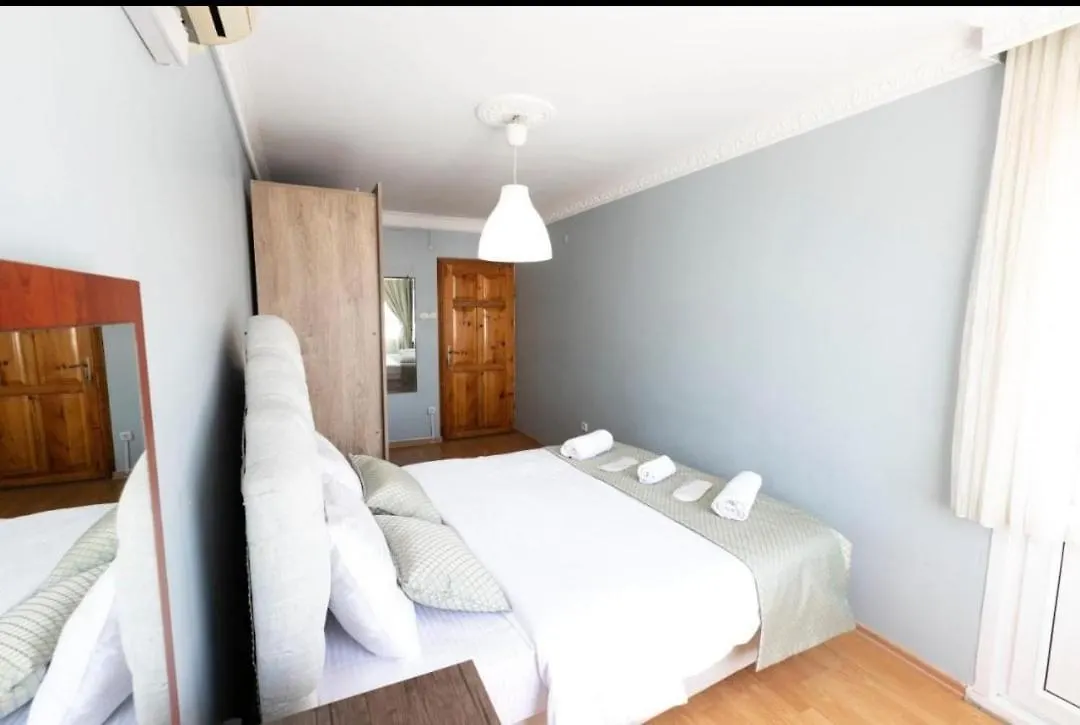 2Br - 1Lr Seaview Family Flat 10 Min Walk To Center Apartment Istanbul
